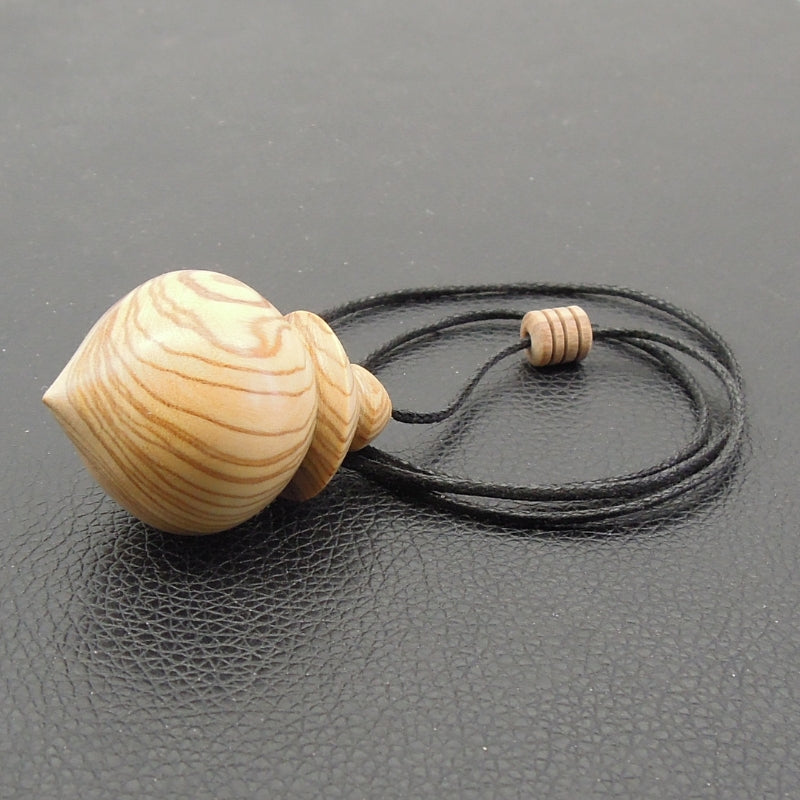 Pendule artisanal de radiesthésie en olivier avec cordon collé