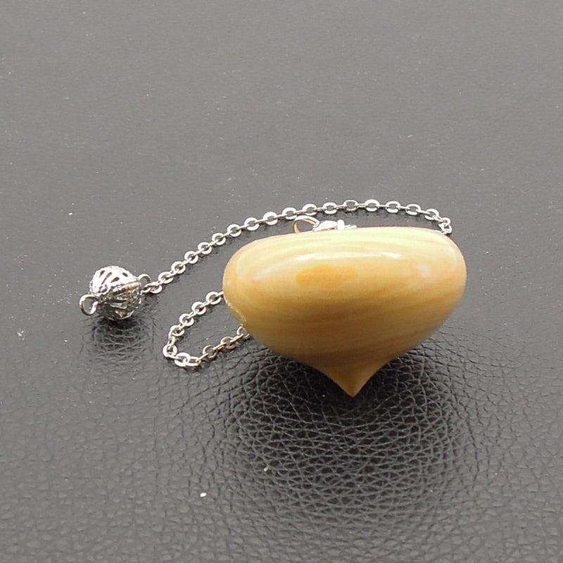 Pendule artisanal de radiesthésie en buis avec chainette.