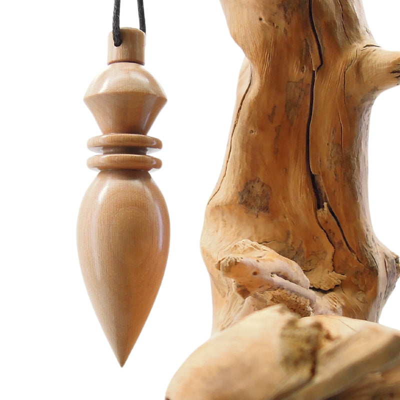 Pendule artisanal de radiesthésie en cornouiller avec oeilleton.