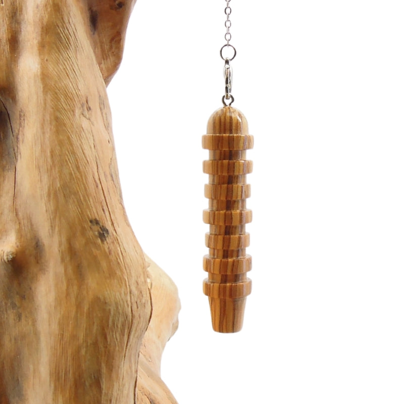 Pendule de bâtisseur plombé artisanal divinatoire en olivier avec chainette.