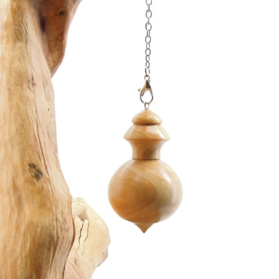 Pendule artisanal de radiesthésie en buis avec chainette.