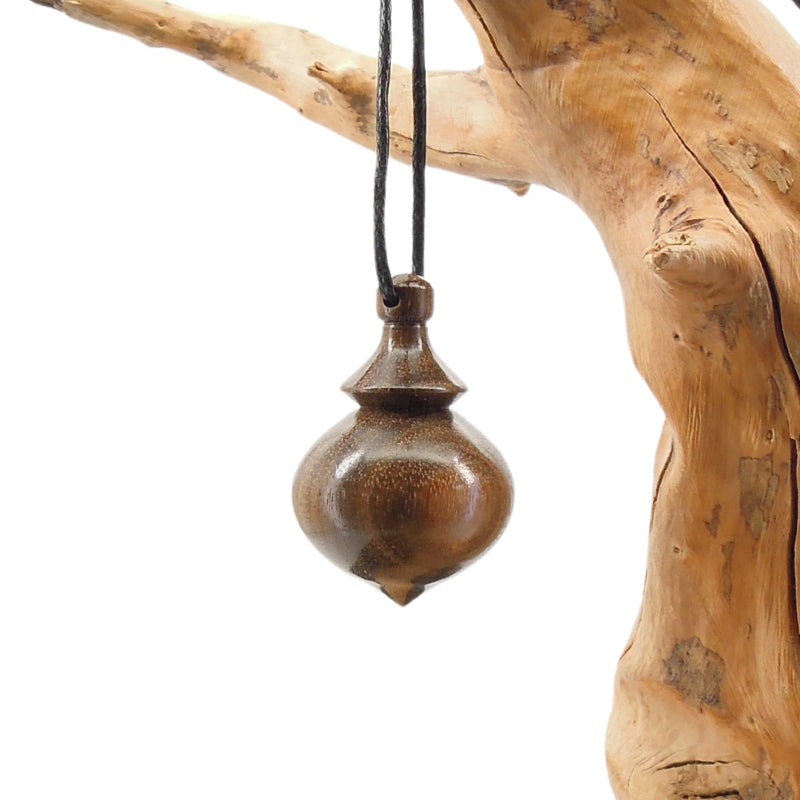 Pendule artisanal de radiesthésie en ziricote avec oeilleton.