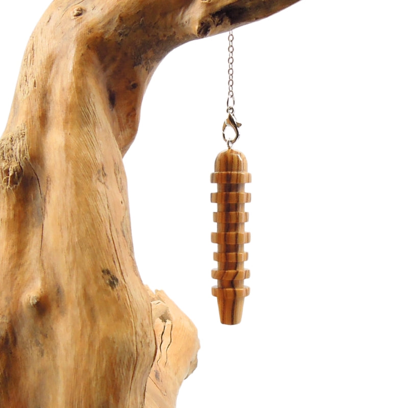 Pendule de bâtisseur plombé artisanal divinatoire en olivier avec chainette.