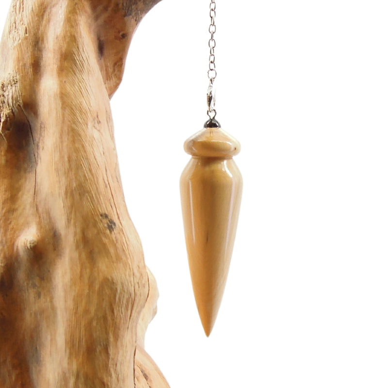 Pendule artisanal de radiesthésie en buis plombé avec chainette.