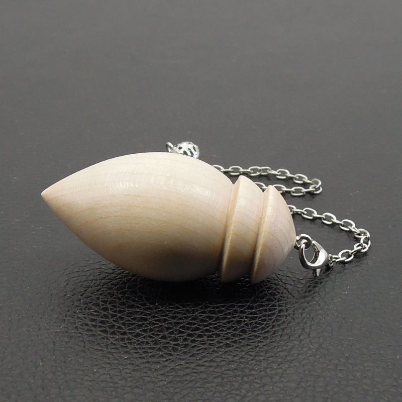 Pendule artisanal de radiesthésie en érable ondé avec chainette. (Copie)