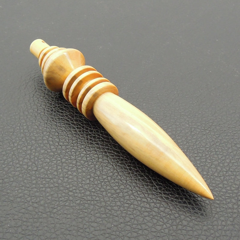 Pendule artisanal de radiesthésie en buis avec oeilleton.