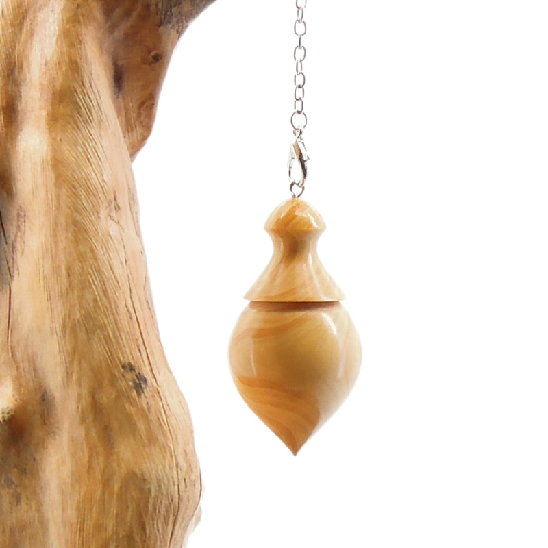 Pendule artisanal de radiesthésie en buis avec chainette.
