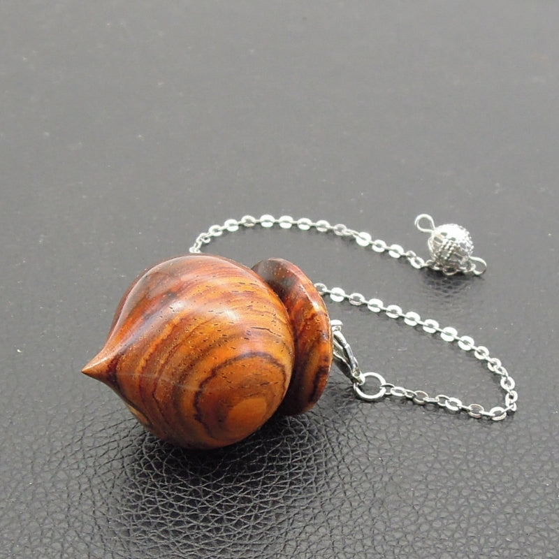 Pendule artisanal de radiesthésie en cocobolo avec chainette.