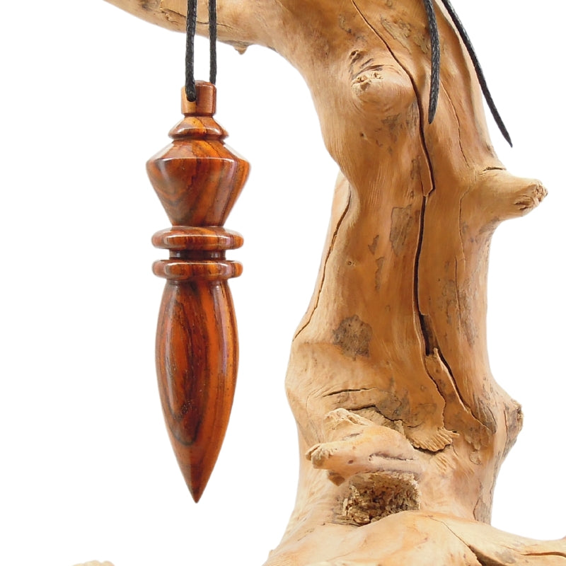Pendule artisanal divinatoire en cocobolo avec oeilleton