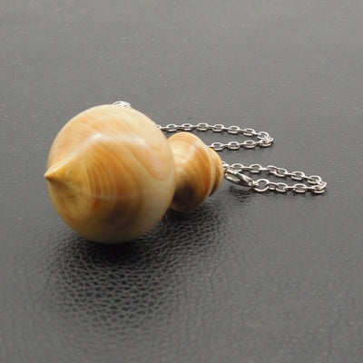 Pendule artisanal de radiesthésie en buis avec chainette.