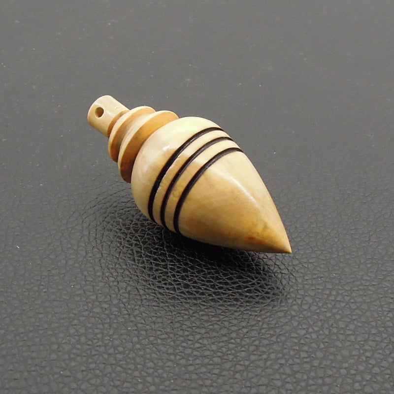 Pendule artisanal de radiesthésie en buis avec oeilleton.