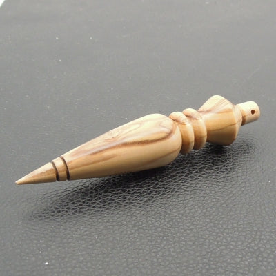 Pendule artisanal de radiesthésie type Thôt en olivier avec oeilleton.