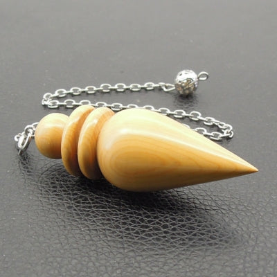 Pendule artisanal de radiesthésie en buis avec chainette.