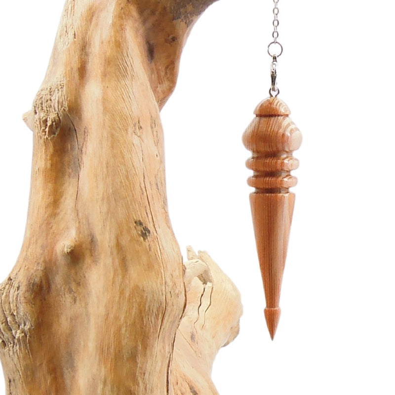 Pendule artisanal de radiesthésie en séquoia avec chainette.