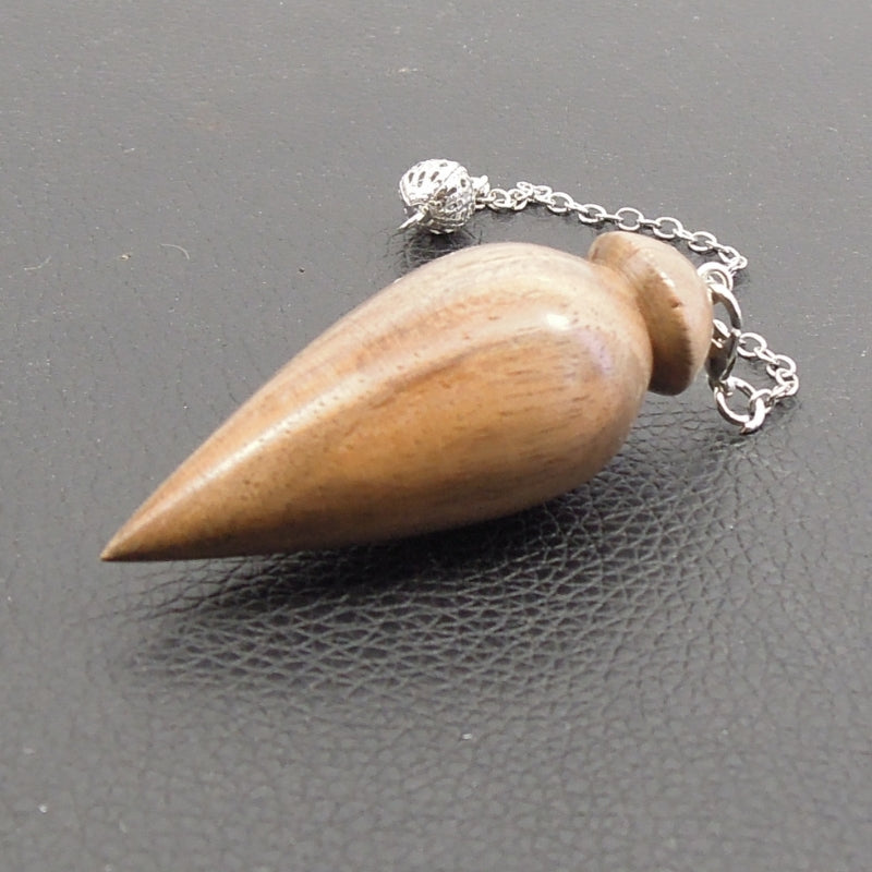Pendule artisanal de radiesthésie en noyer avec chainette