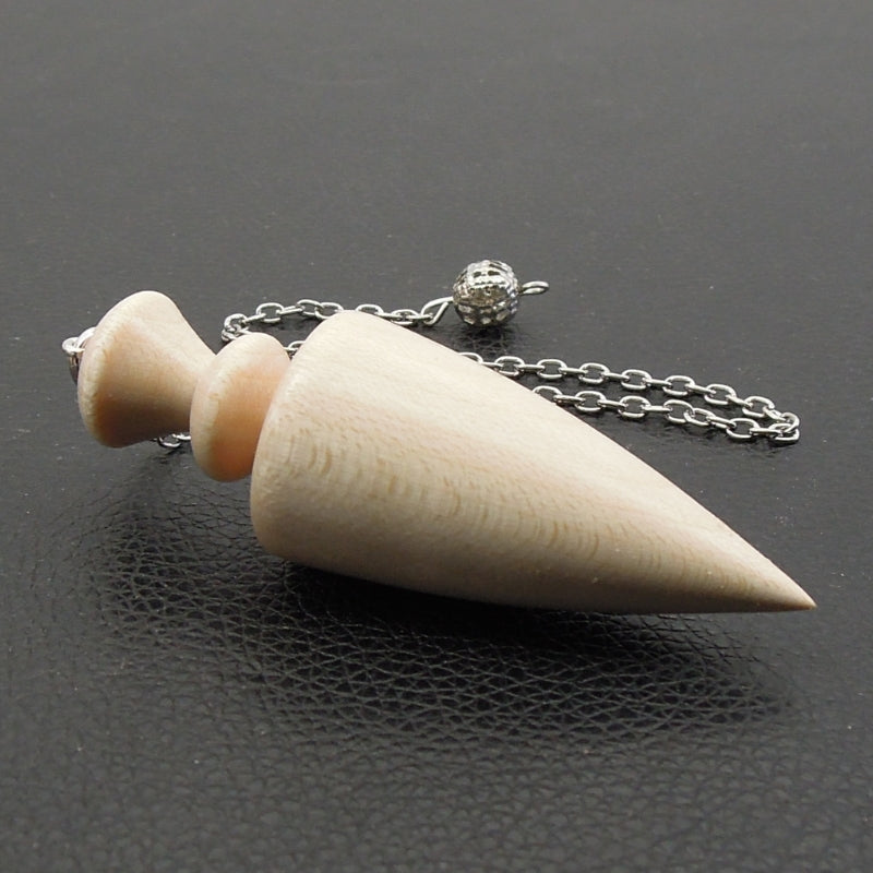 Pendule artisanal de radiesthésie en érable ondé avec chainette.