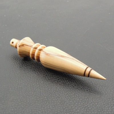 Pendule artisanal de radiesthésie type Thôt en olivier avec oeilleton.