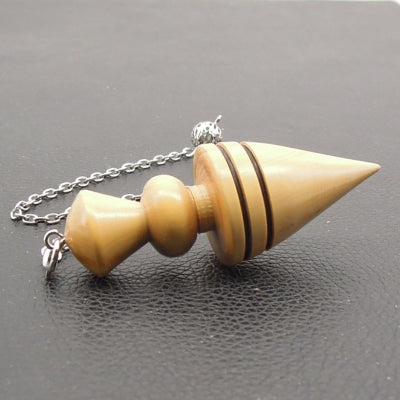 Pendule artisanal de radiesthésie en buis avec chainette.