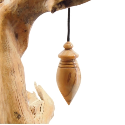 Pendule artisanal de radiesthésie en olivier avec cordon collé