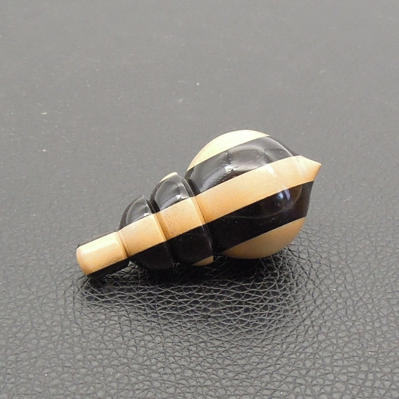 Pendule artisanal divinatoire en buis et ébène avec oeilleton