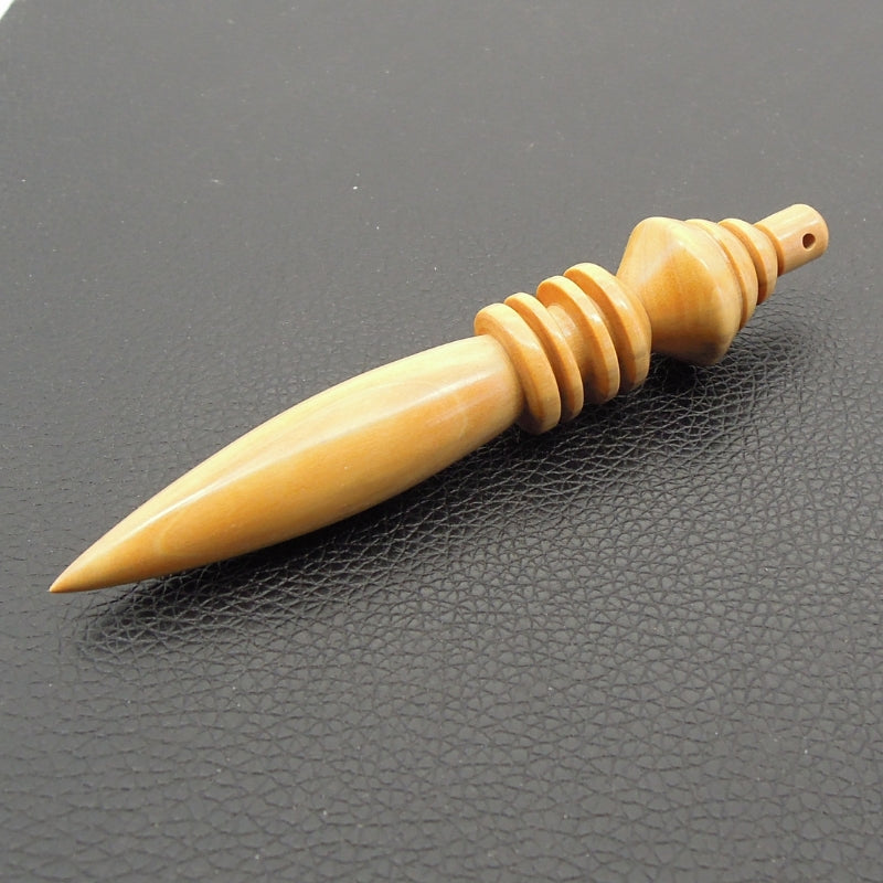 Pendule artisanal de radiesthésie en buis avec oeilleton.