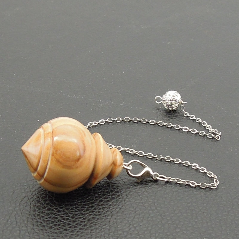 Pendule artisanal divinatoire en olivier avec chainette..