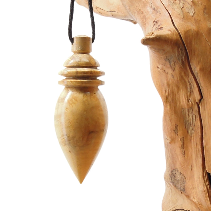 Pendule artisanal de radiesthésie en loupe de buis avec oeilleton.