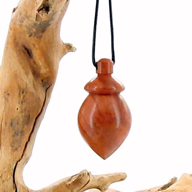 Pendule artisanal divinatoire en racine de bruyère avec oeilleton.