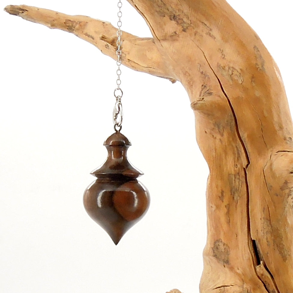 Pendule en bois de noyer d'Amérique