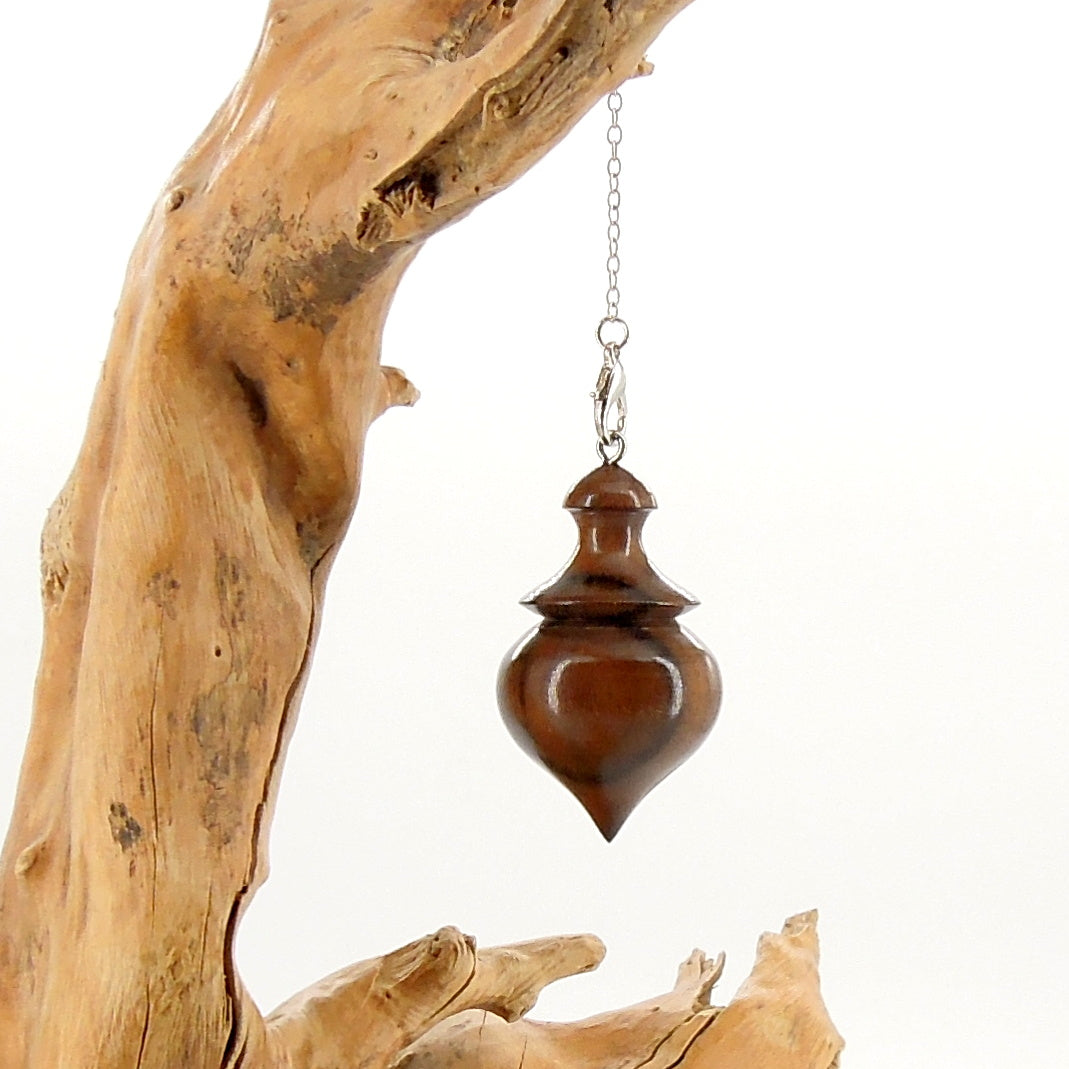 Pendule en bois de noyer d'Amérique