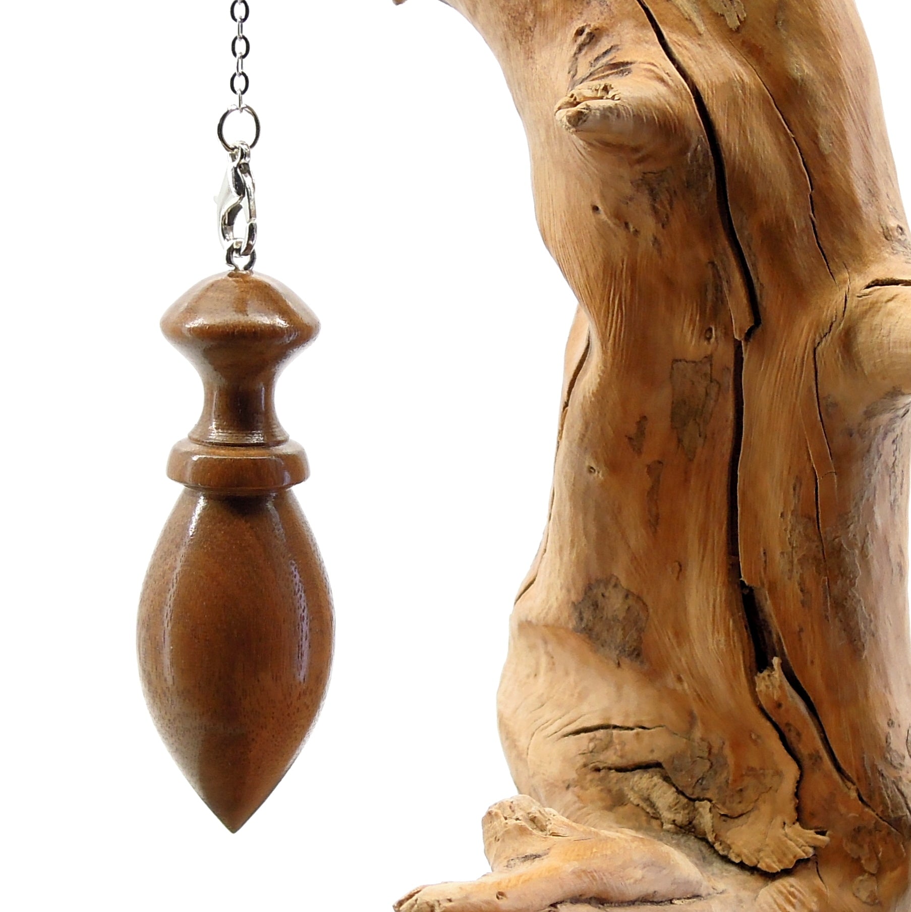 Pendule artisanal de radiesthésie en bois exotique avec chainette.