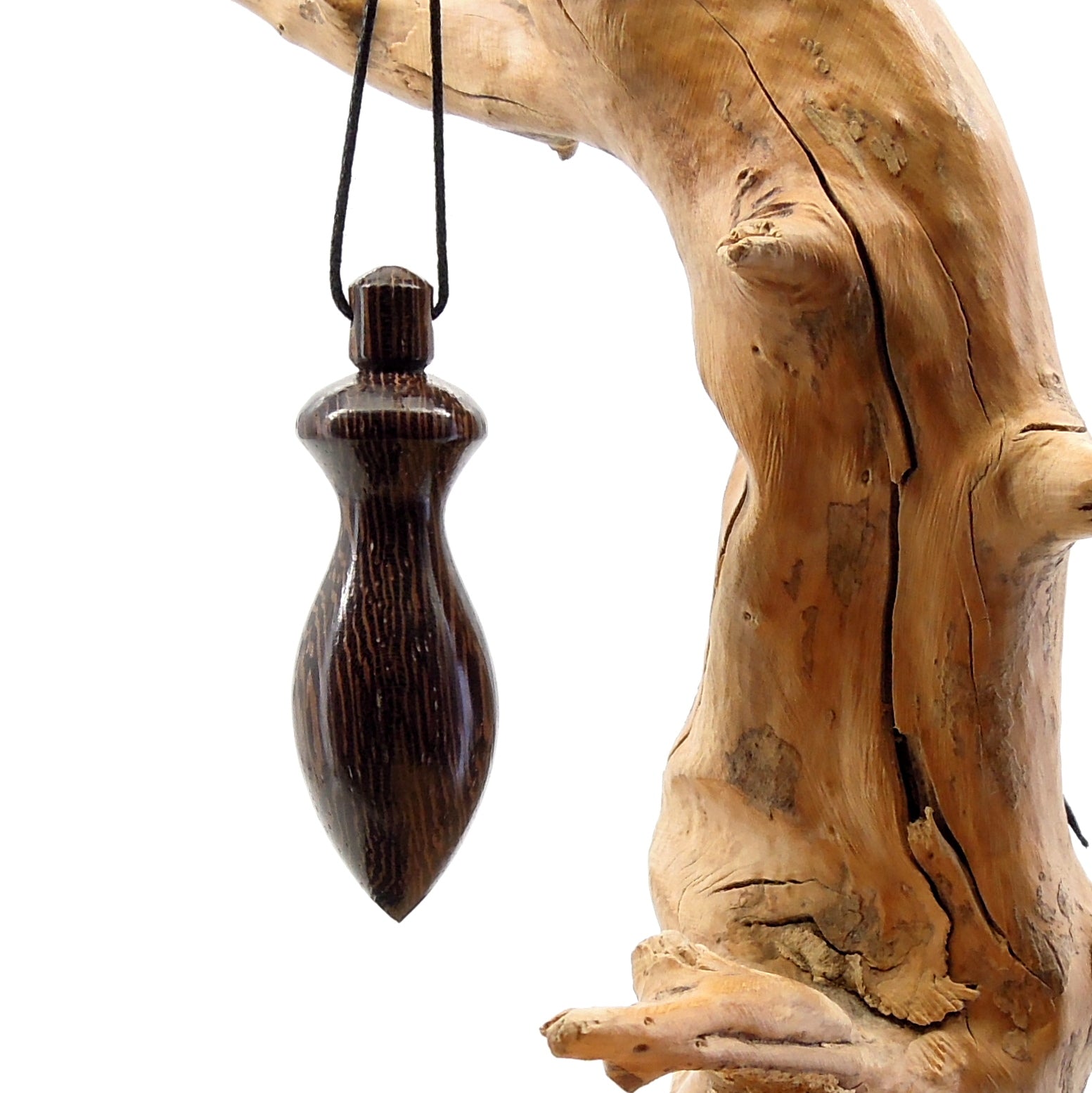 Pendule artisanal de radiesthésie en wenge avec oeilleton.