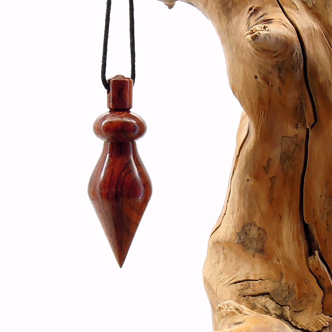 Pendule artisanal divinatoire en cocobolo avec oeilleton