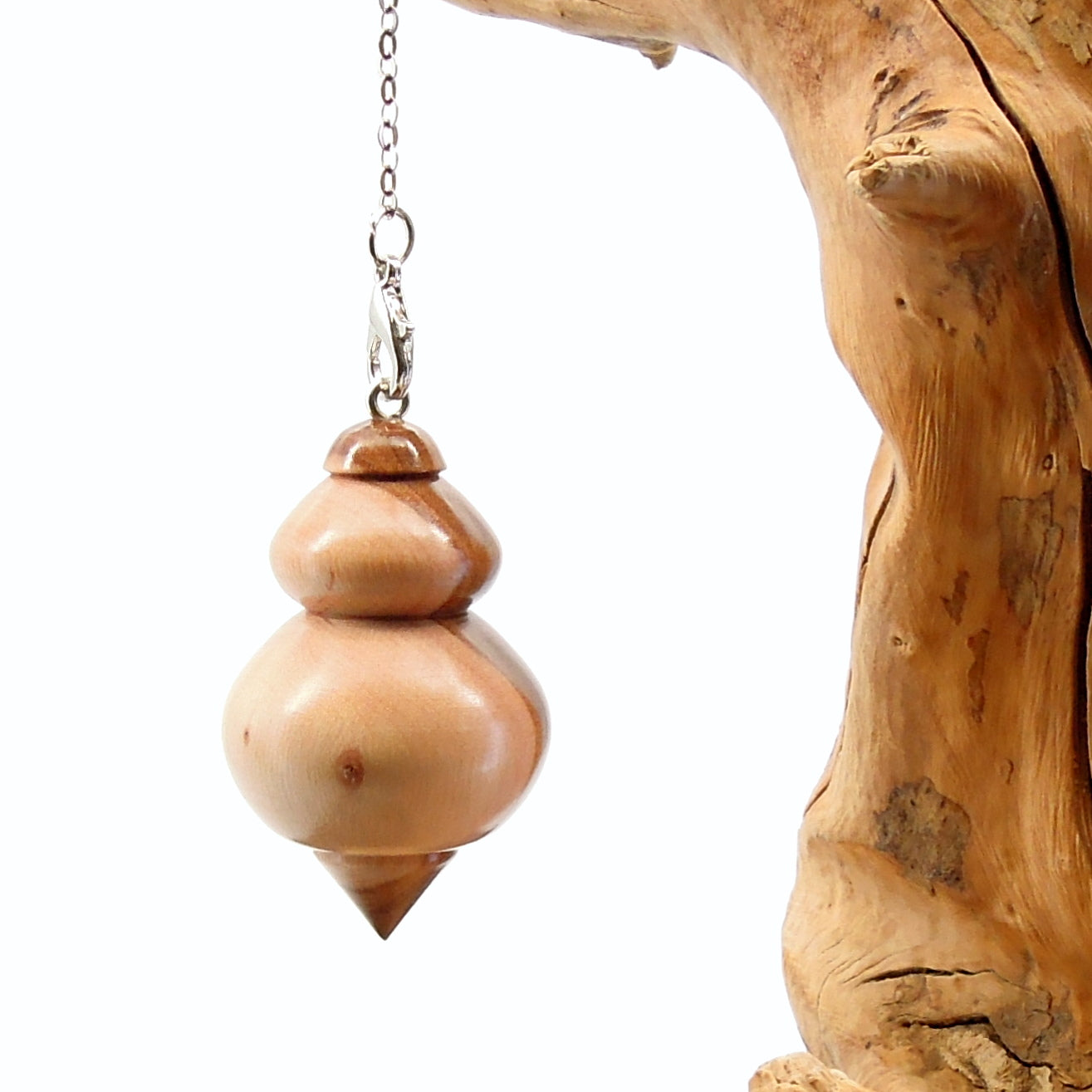 Pendule artisanal divinatoire en cornouiller avec chainette