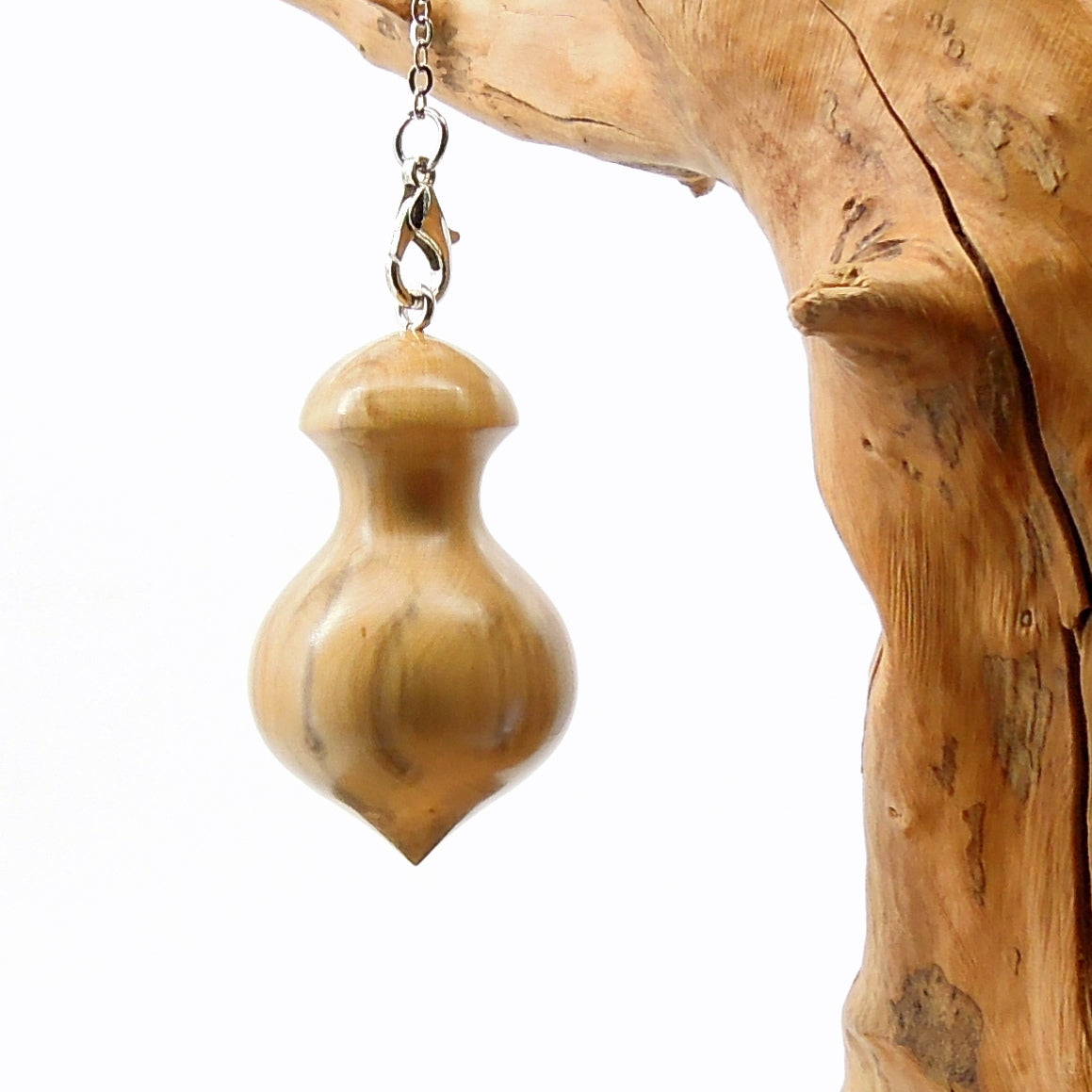 Pendule artisanal de radiesthésie en buis avec chainette..