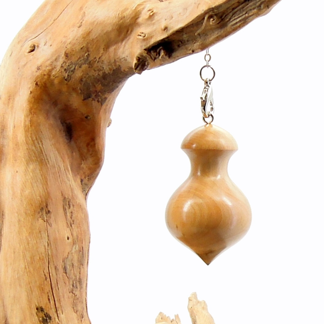 Pendule artisanal de radiesthésie en buis avec chainette..