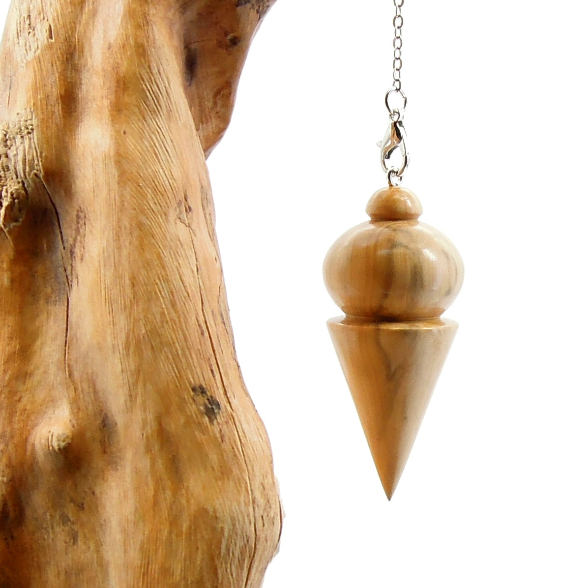 Pendule artisanal de radiesthésie en buis avec chainette..