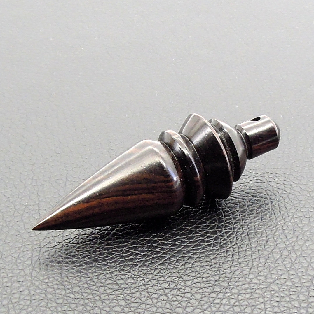 Pendule de radiesthésie artisanal en bois exotique avec oeilleton