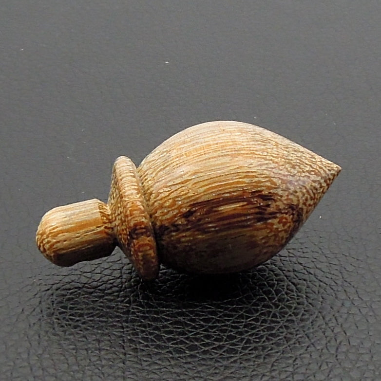 Pendule de radiesthésie artisanal en bois exotique avec oeilleton