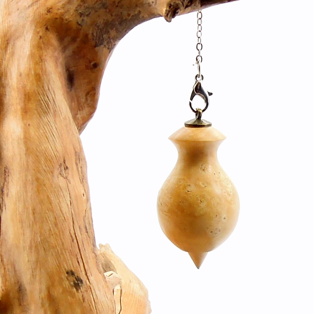 Pendule artisanal de radiesthésie en buis avec chainette..