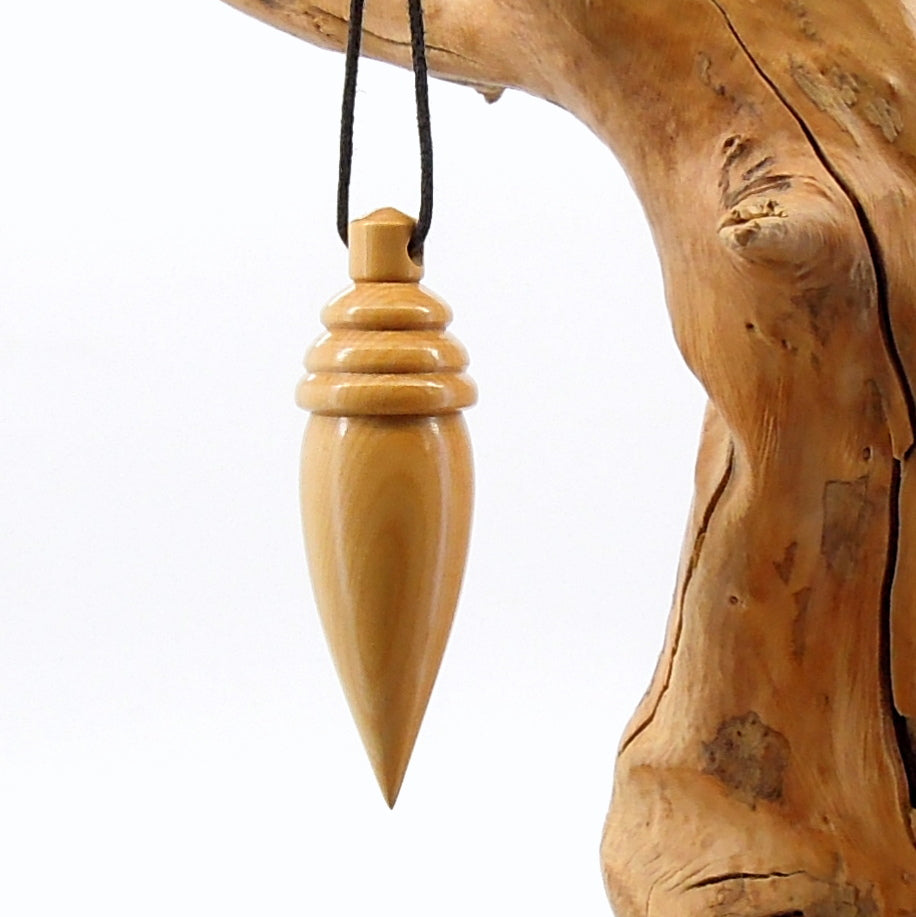 Pendule divinatoire artisanal en buis avec oeilleton