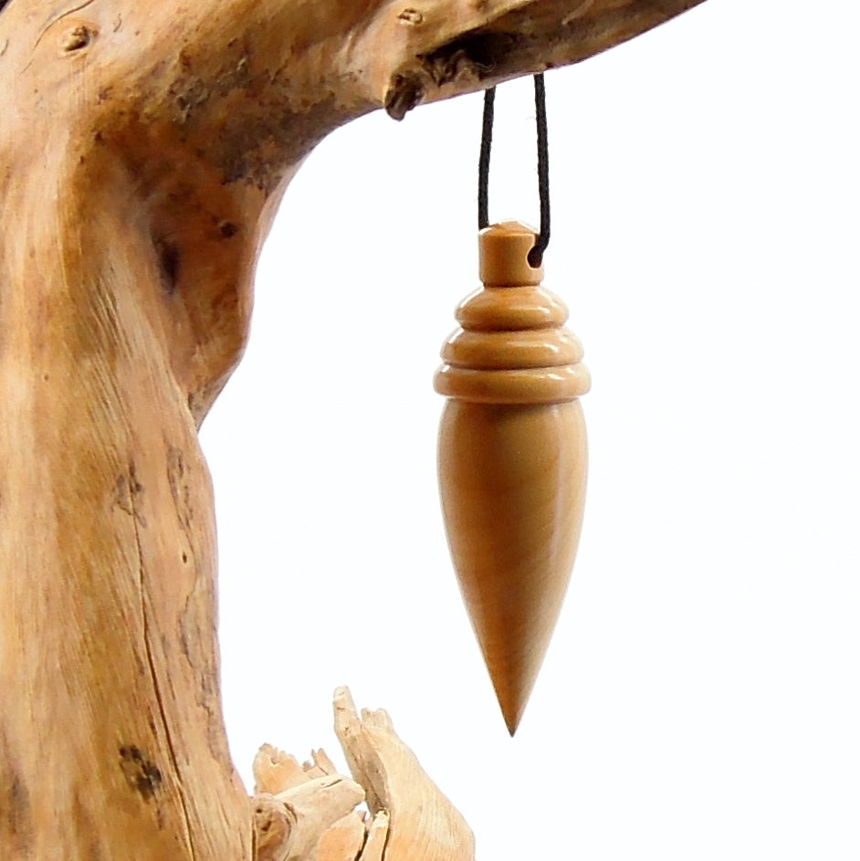 Pendule divinatoire artisanal en buis avec oeilleton