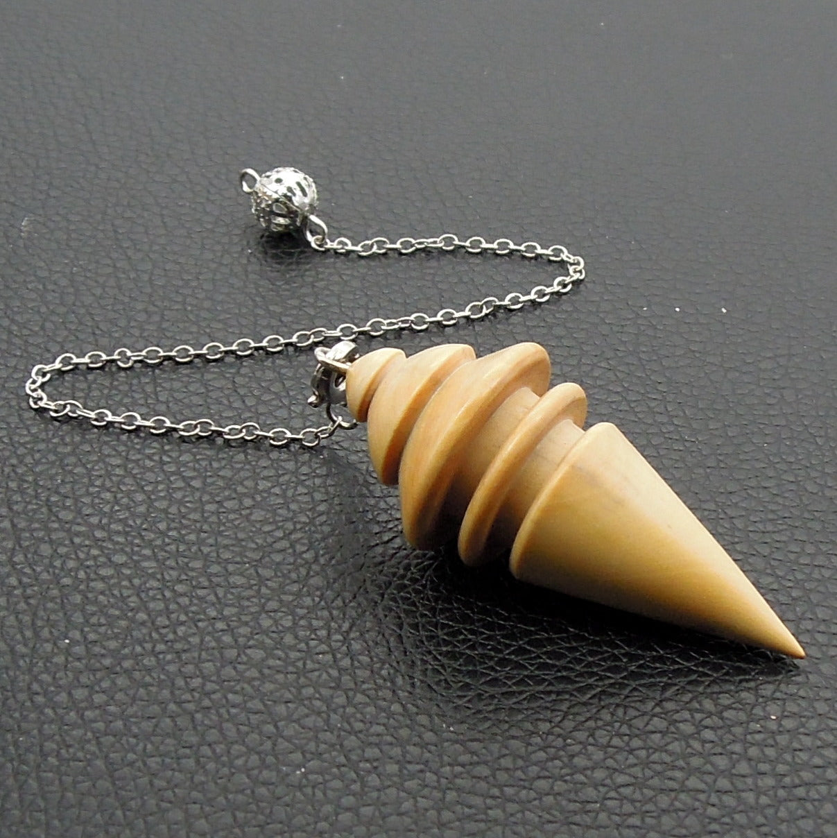 Pendule en bois de buis