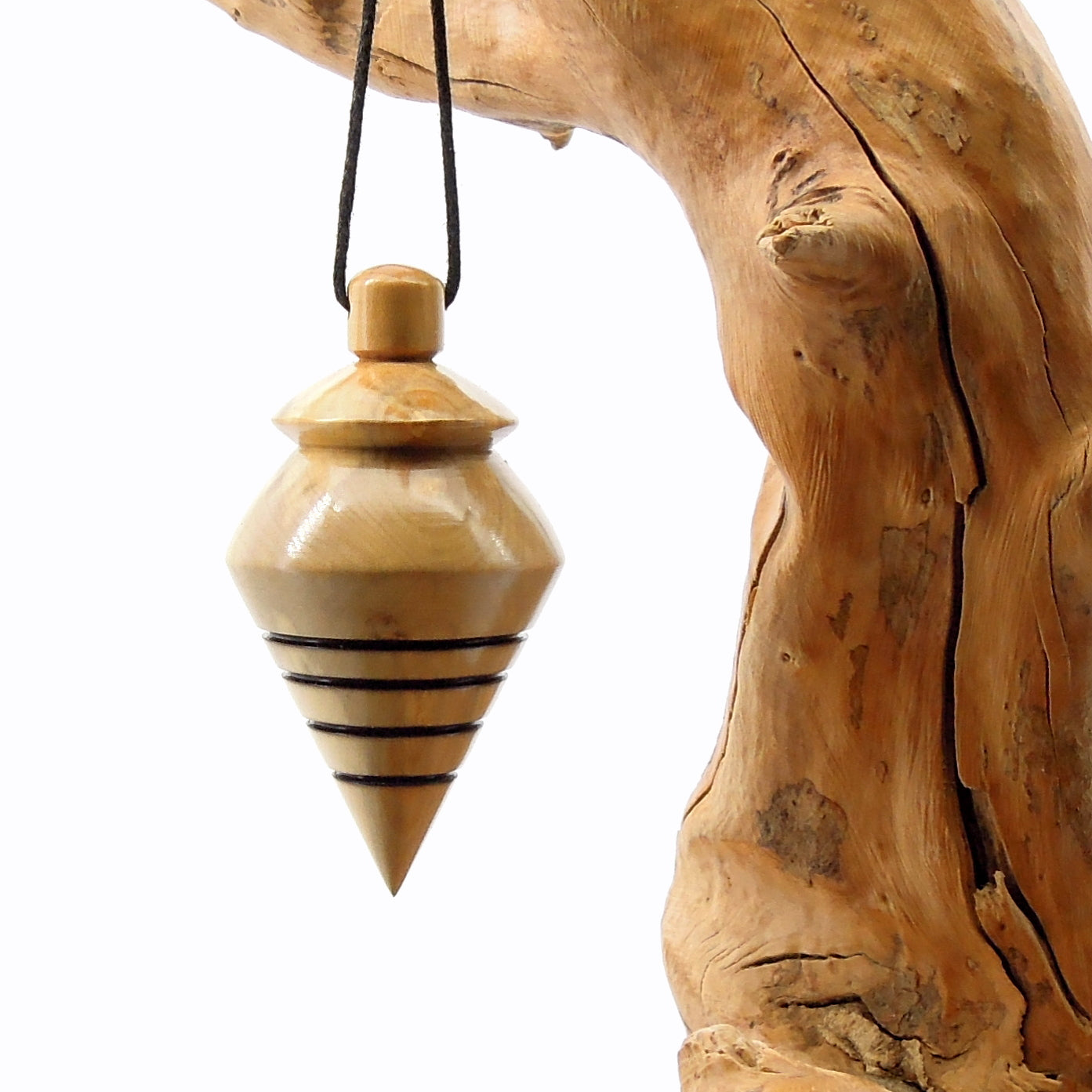 Pendule artisanal de radiesthésie en buis avec oeilleton.