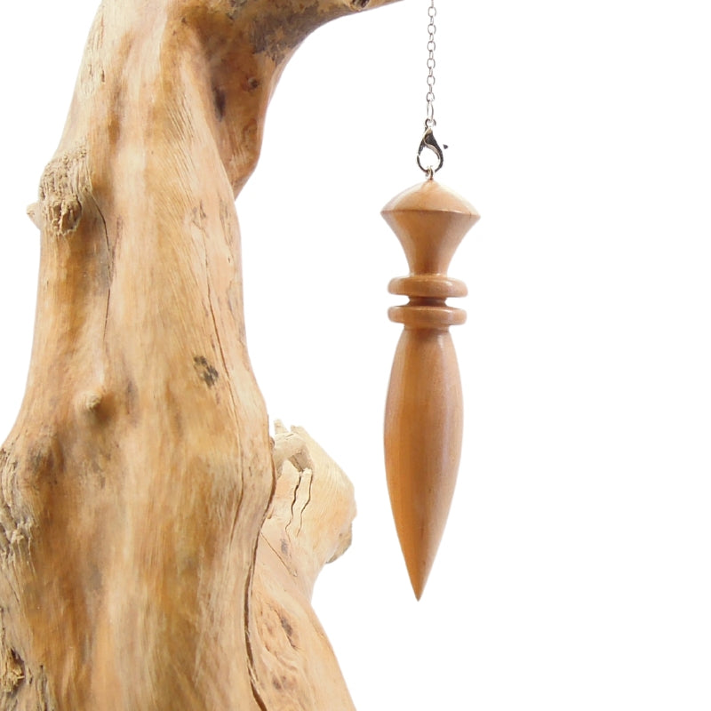 Pendule artisanal de radiesthésie en pêcher avec chainette. (Copie)