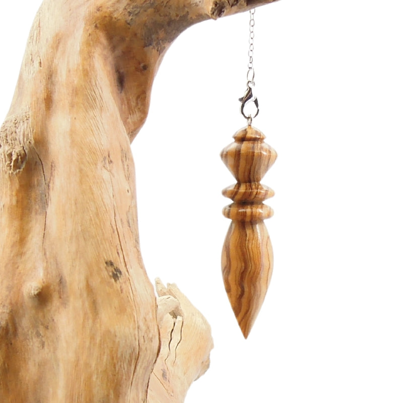 Pendule artisanal en olivier avec chainette.