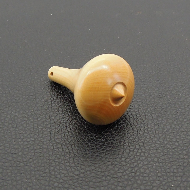 Pendule artisanal de radiesthésie en buis avec oeilleton.