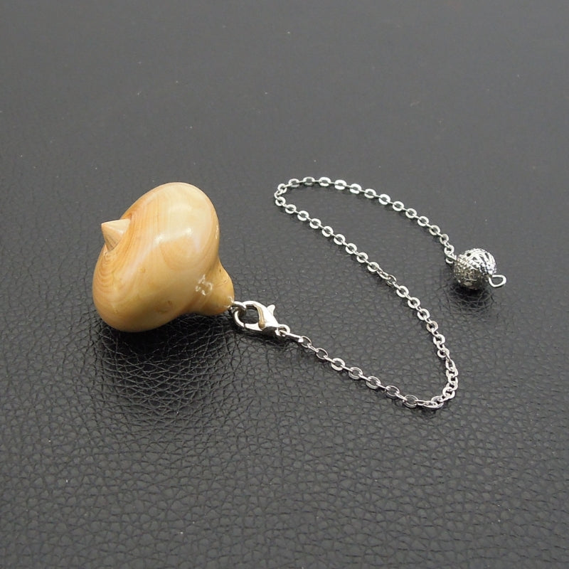 Pendule artisanal de radiesthésie en buis avec chainette.