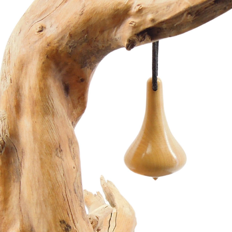 Pendule artisanal de radiesthésie en buis avec oeilleton.