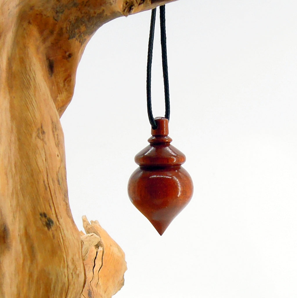 Pendule artisanal de radiesthésie en bois exotique